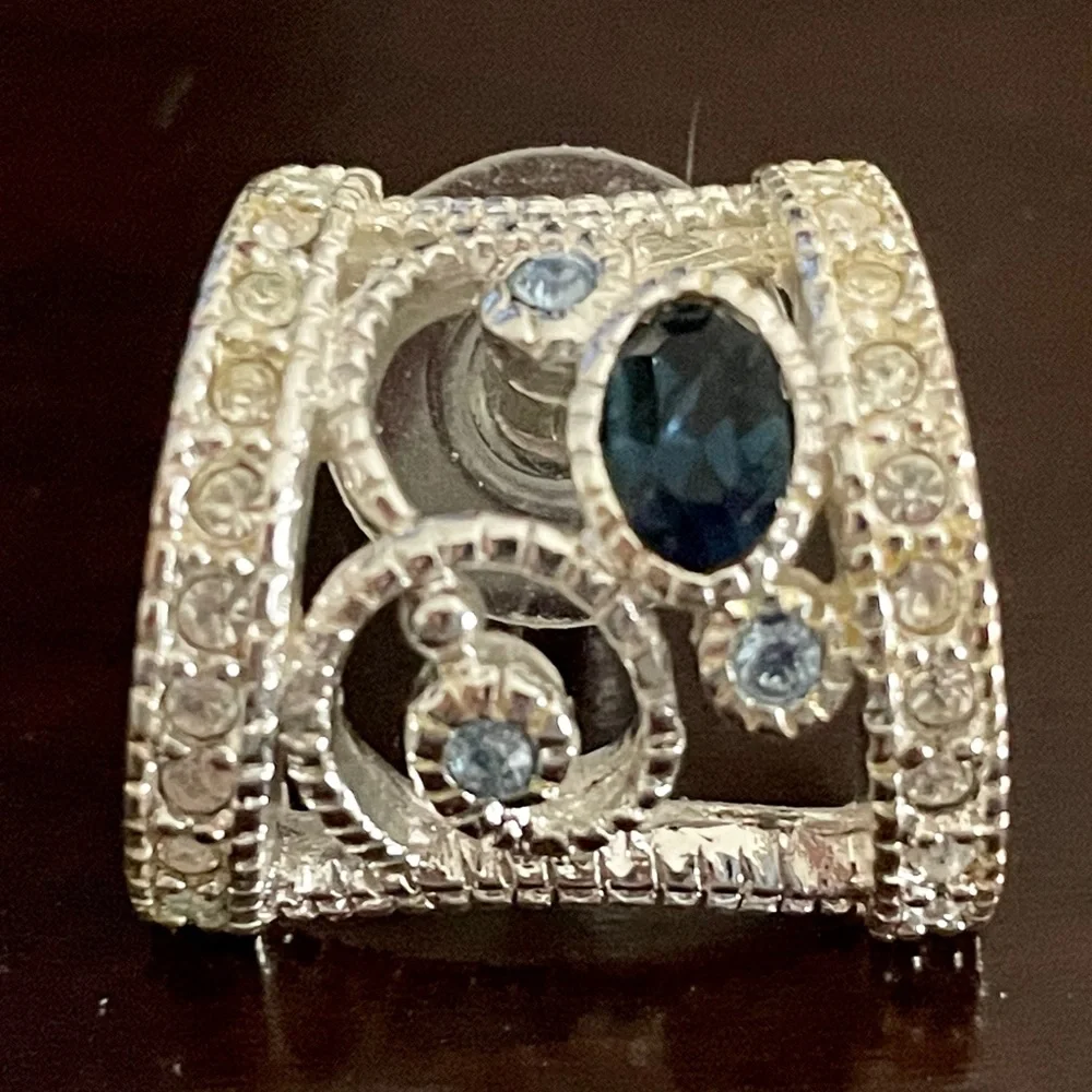Napier (signed) matching clasp bracelet & pierced earrings set silver tone blue